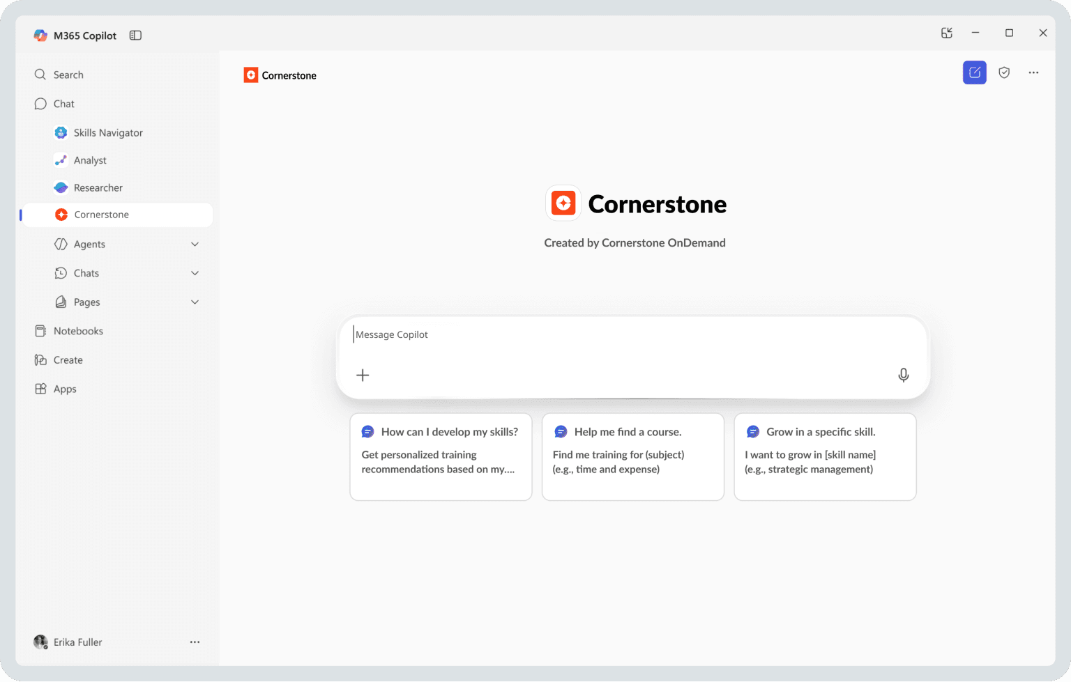 Interface do M365 Copilot com integração do Cornerstone selecionada, exibindo uma entrada de chat e sugestões de prompts para desenvolvimento de habilidades e descoberta de cursos.