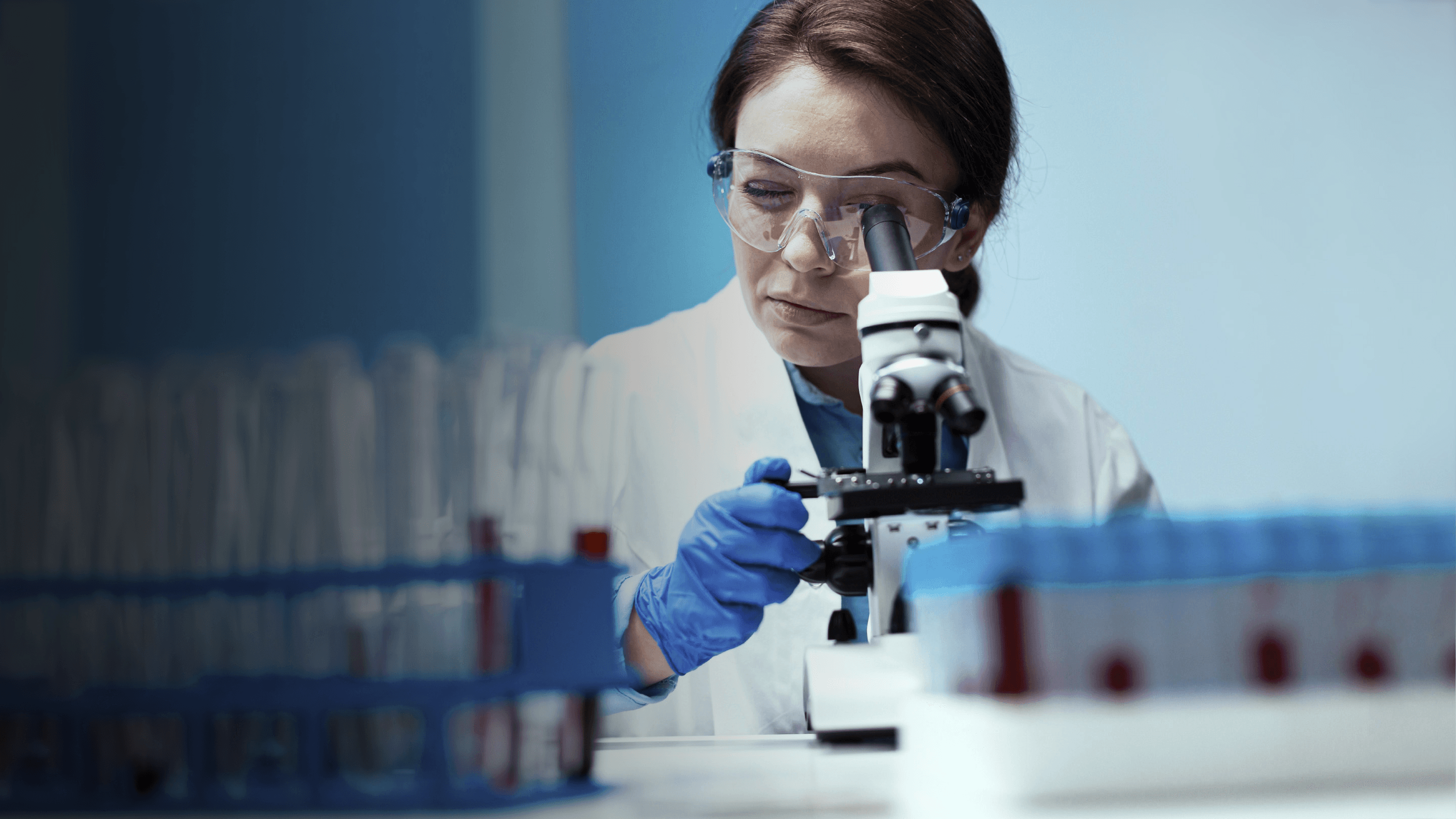 Comment une société pharmaceutique de premier plan développe ses compétences à grande échelle grâce à la plateforme Learning Experience (LXP)